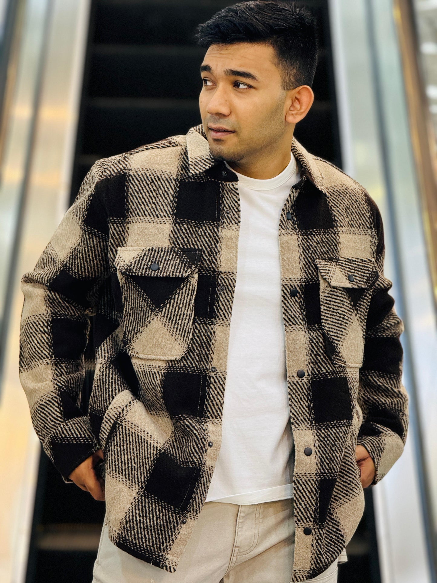 Men’s Warm Plaid Button-Up Jacket – Trendy & Comfortable