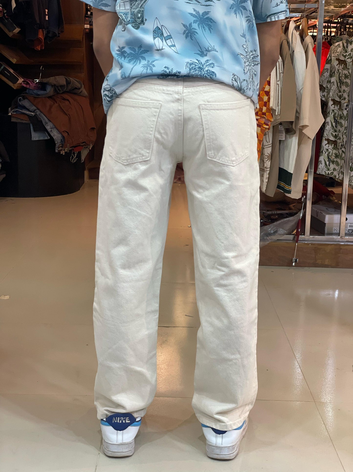 White Regular Fit Denim Pants – Classic & Comfortable Style
