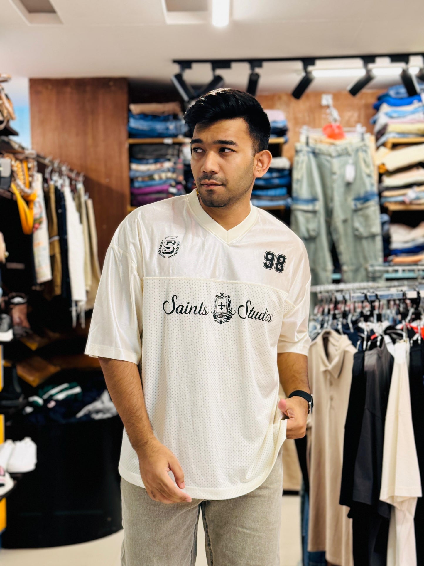 Saints Studios Oversized 98 white Jersey – Breathable White Mesh T-Shirt with Bold Print for Trendy Streetwear Lovers