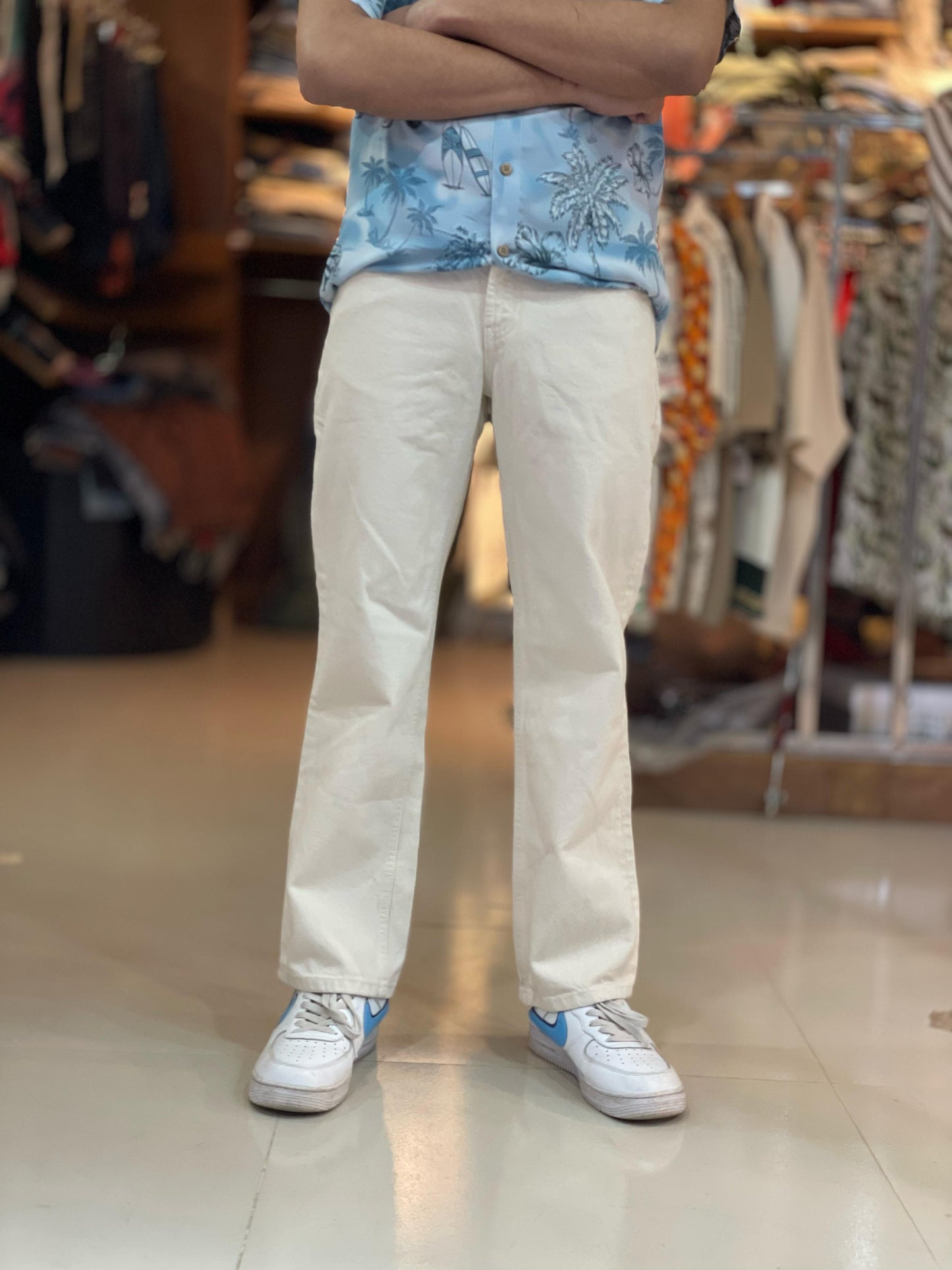 White Regular Fit Denim Pants – Classic & Comfortable Style