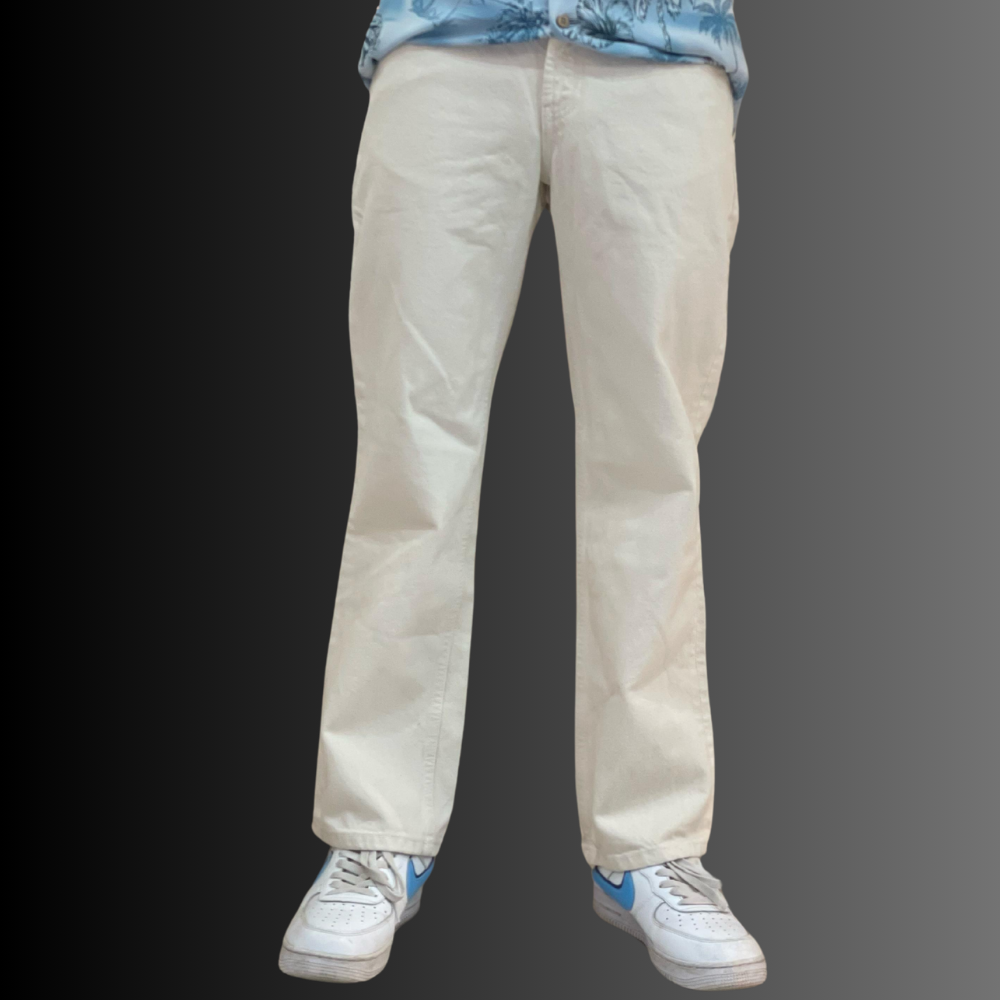 White Regular Fit Denim Pants – Classic & Comfortable Style