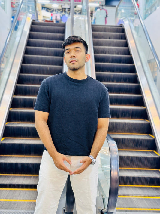 Versatile Black Crop Tee for Trendy Vibes