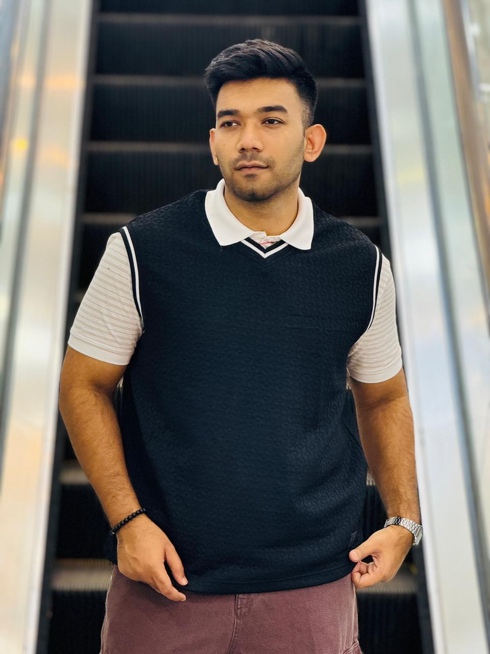 Stunner Mart Men’s Black Textured Sleeveless Sweater Vest – Stylish & Versatile Layering