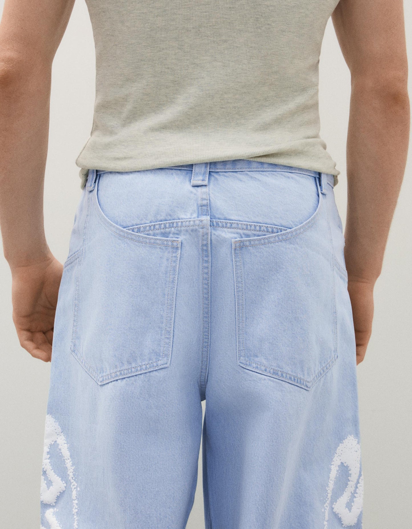 Light Wash Baggy Fit Jeans – Men’s Premium Denim