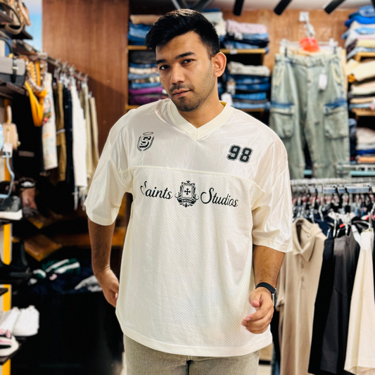 Saints Studios Oversized 98 white Jersey – Breathable White Mesh T-Shirt with Bold Print for Trendy Streetwear Lovers