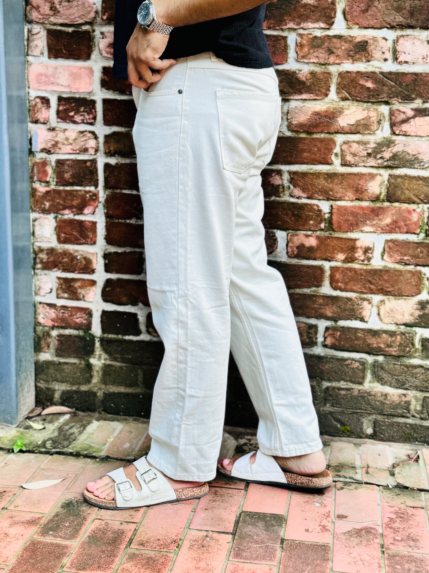 White Straight Fit Jeans – Minimal Look, Maximum Impact