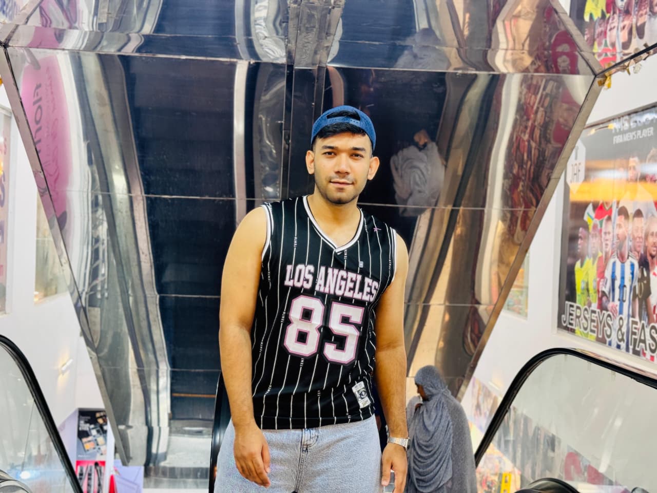 Men’s Los Angeles 85 Basketball Tank Top – Black and White Sleeveless Jersey for Gym, Sports, and Streetwear