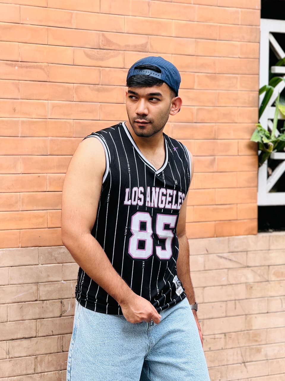 Men’s Los Angeles 85 Basketball Tank Top – Black and White Sleeveless Jersey for Gym, Sports, and Streetwear