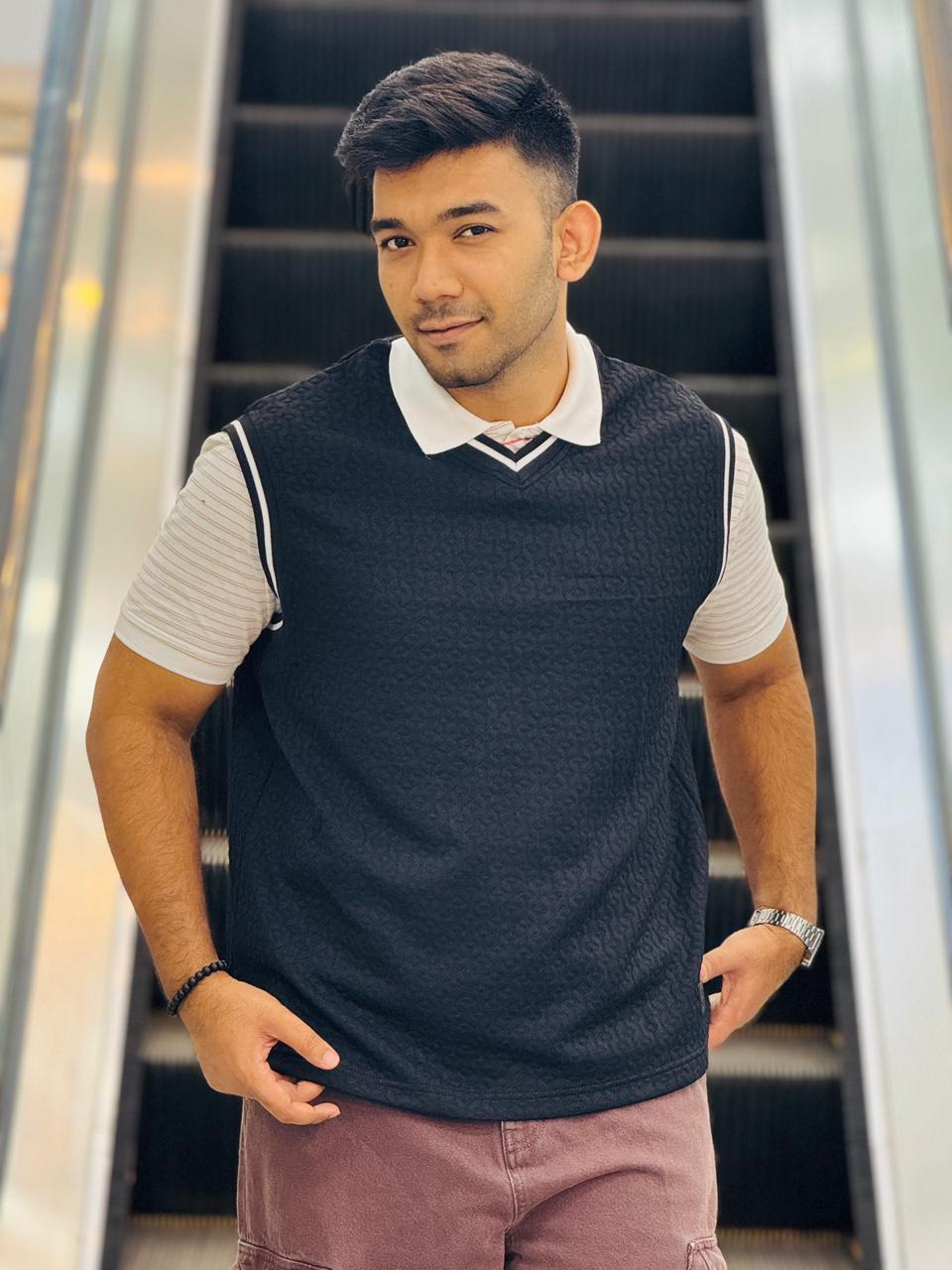 Stunner Mart Men’s Black Textured Sleeveless Sweater Vest – Stylish & Versatile Layering